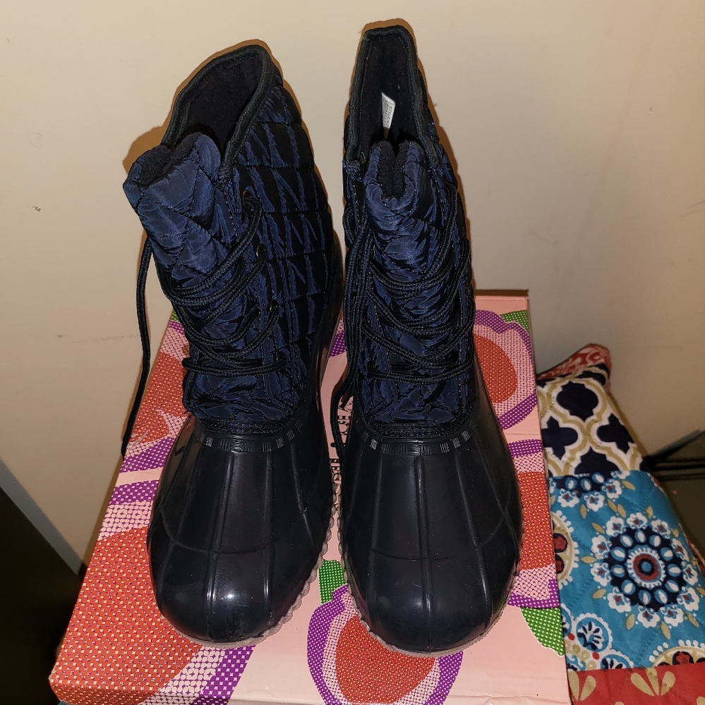NWB VIA Pinky Navy Blue Scarlett Duck Boats Size 11